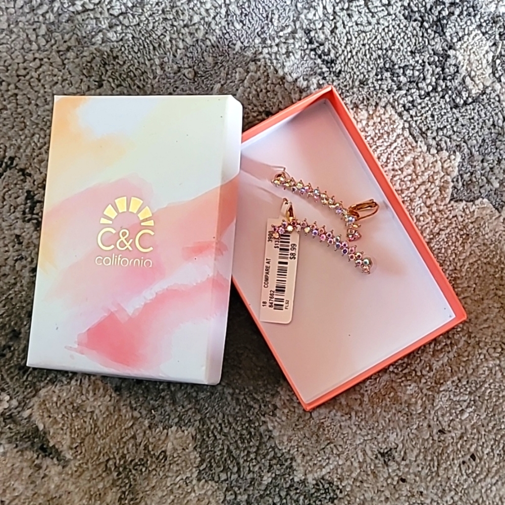 NWT - Ear Cuff